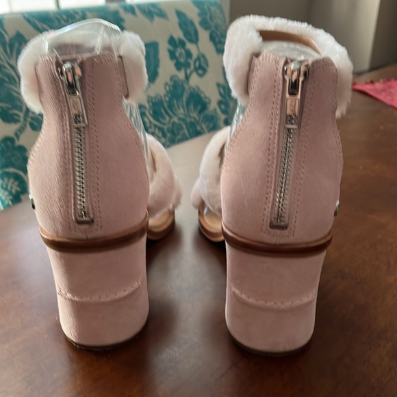 Ugg Del Rey Sheepskin Pink Fluff Block Heel Sandal Open Toe Ankle Strap Size 9.5 - Picture 2 of 12